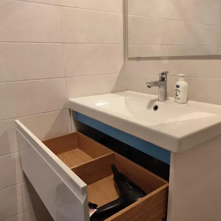 Apartamento New 5-minute Walk To And Station