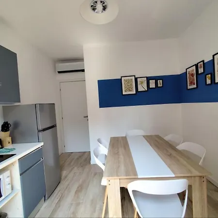 Daire New 5-minute Walk To And Station